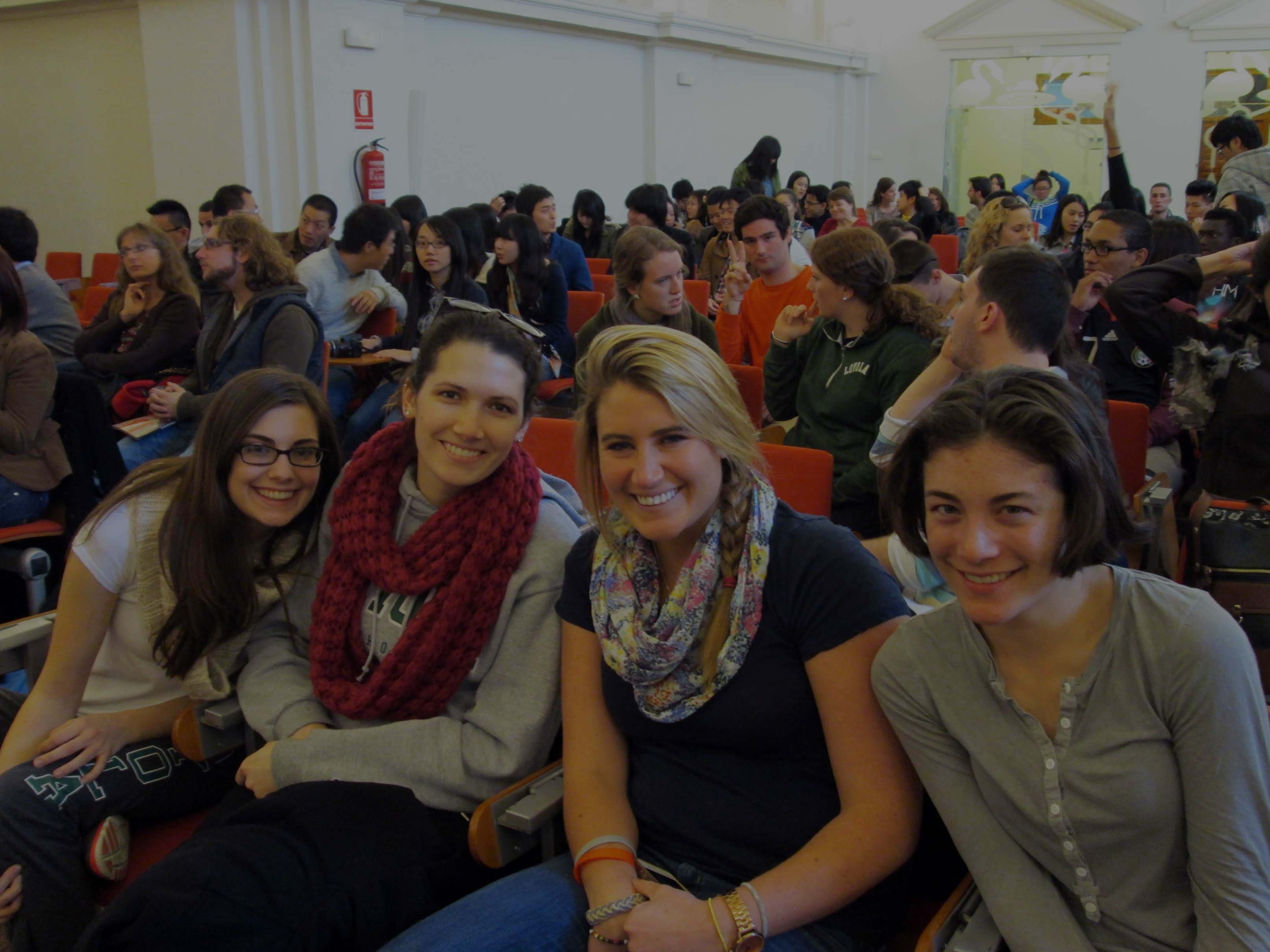 Alumnas entrega diplomas