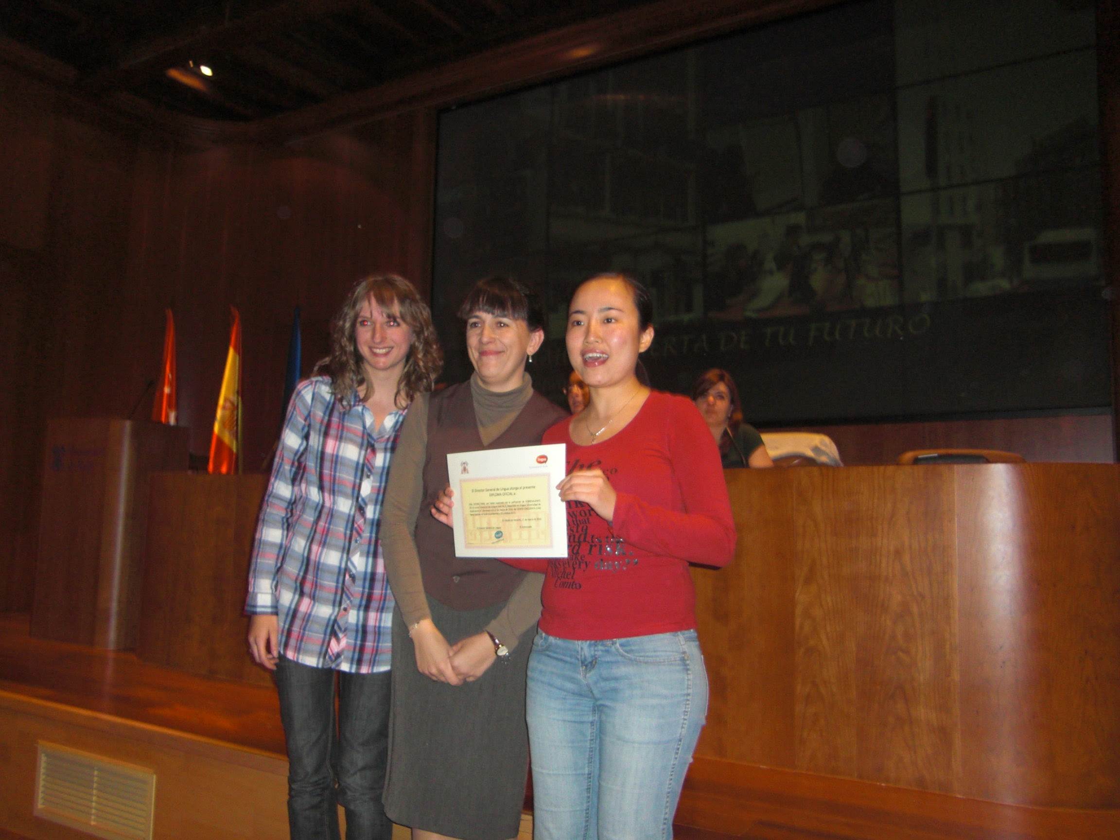 Estudiantes en la entrega de diplomas (invierno 2010)