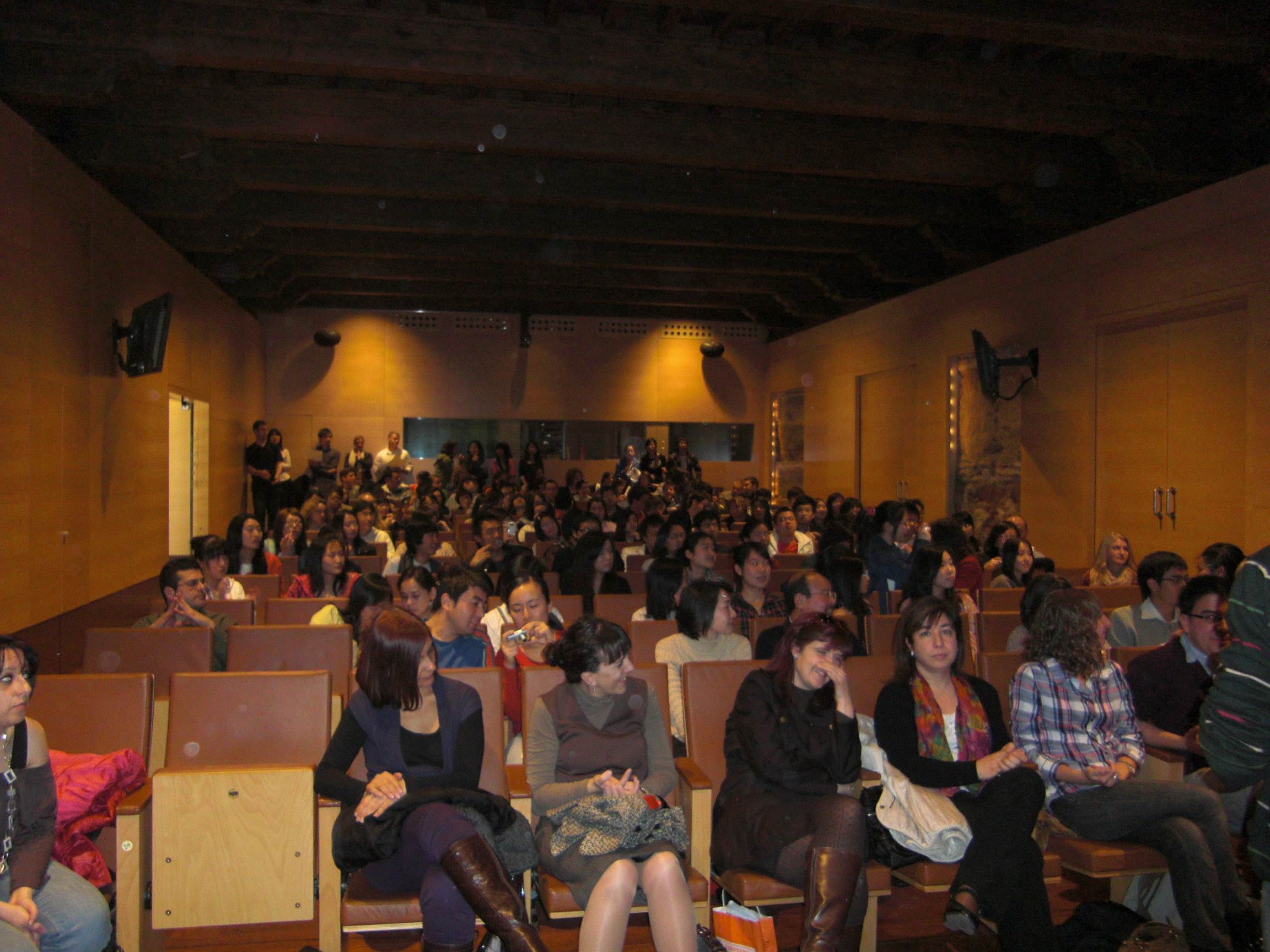 Estudiantes en la entrega de diplomas (invierno 2010)