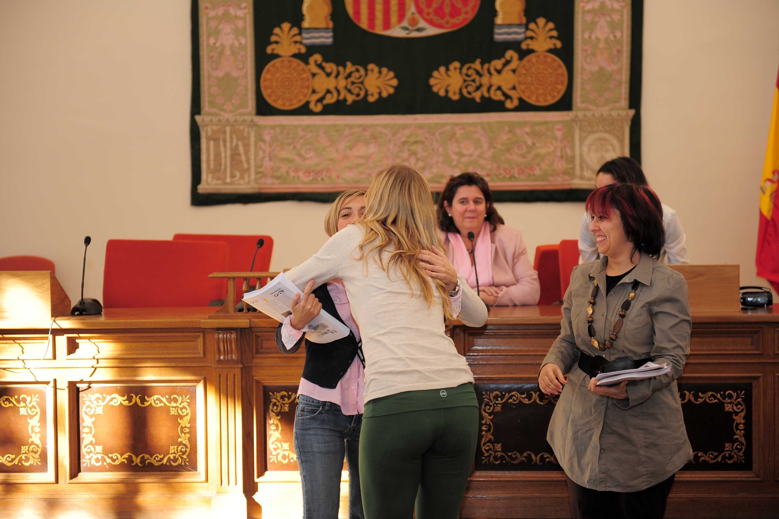 Estudiantes en la entrega de diplomas (otoño 2010)