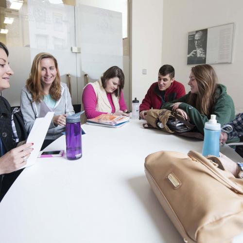 estudiantes conversación