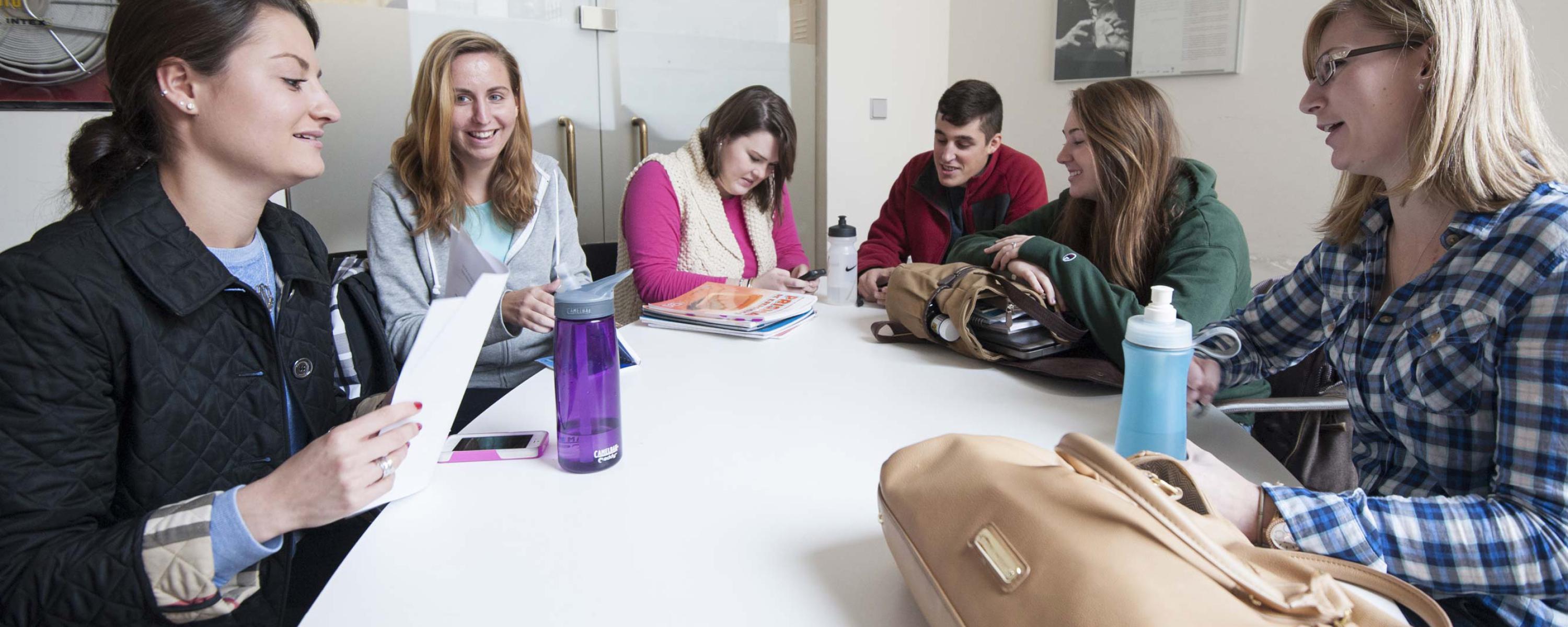 estudiantes conversación